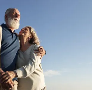 medium-shot-couple-spending-time-nature